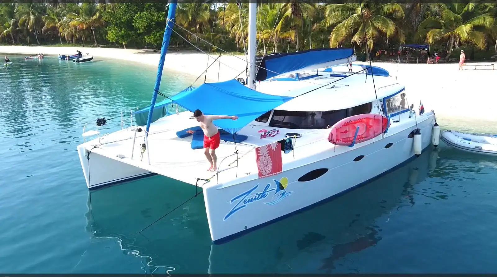 Barco de la flota SanBlasOnBoard listo para zarpar en San Blas