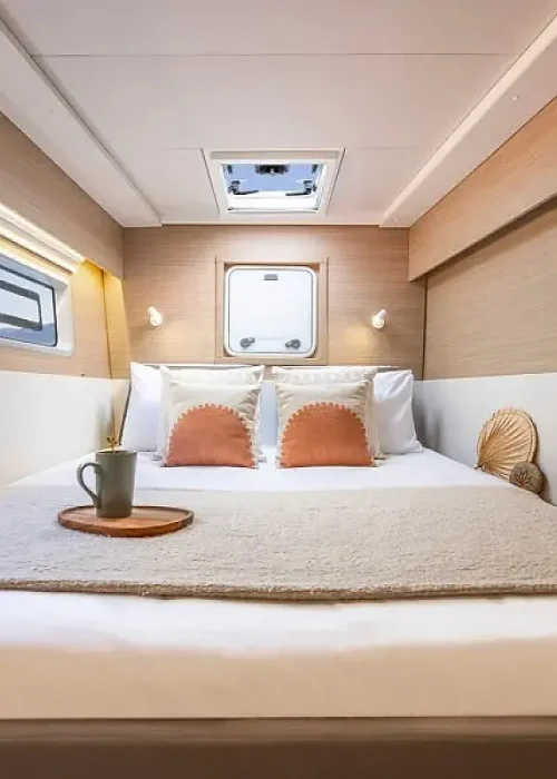 17675371603004863_Fwd_cabin