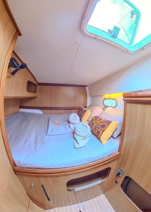 Kaya catamaran double cabin
