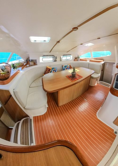 Kaya catamaran salon