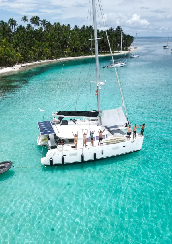 catamarán en isla eralizando el tour san blas 2 días